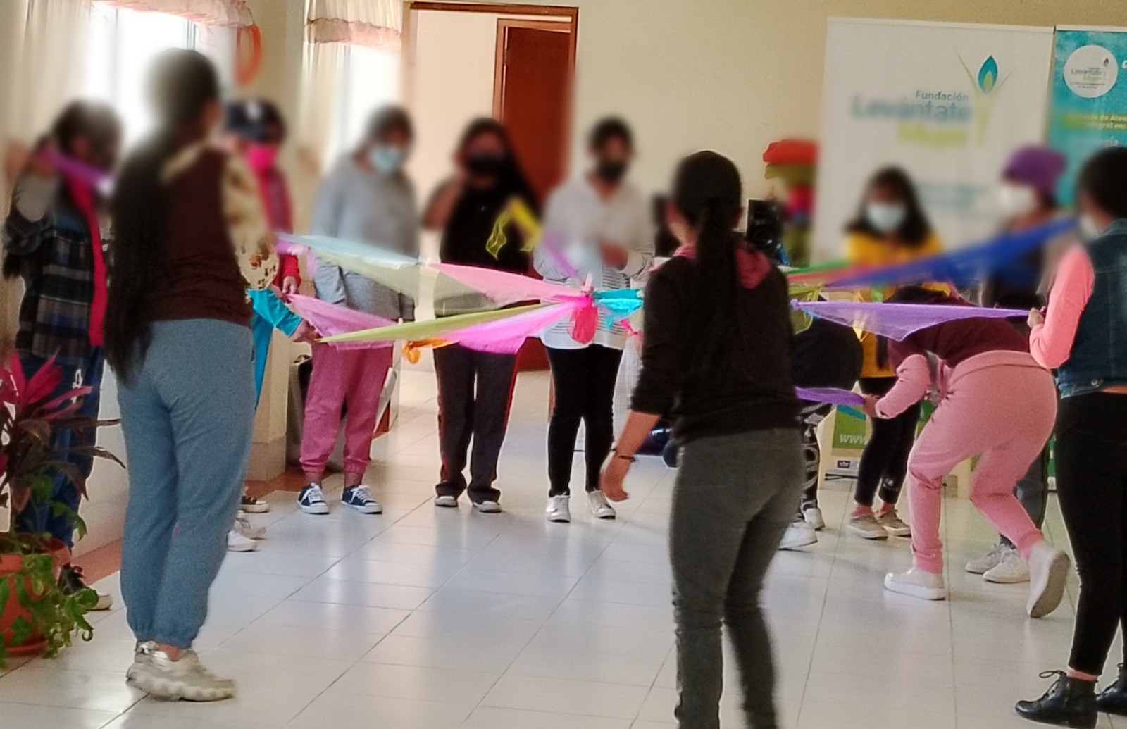 Transformando a través del Movimiento: Éxito del taller de danza terapia para adolescentes